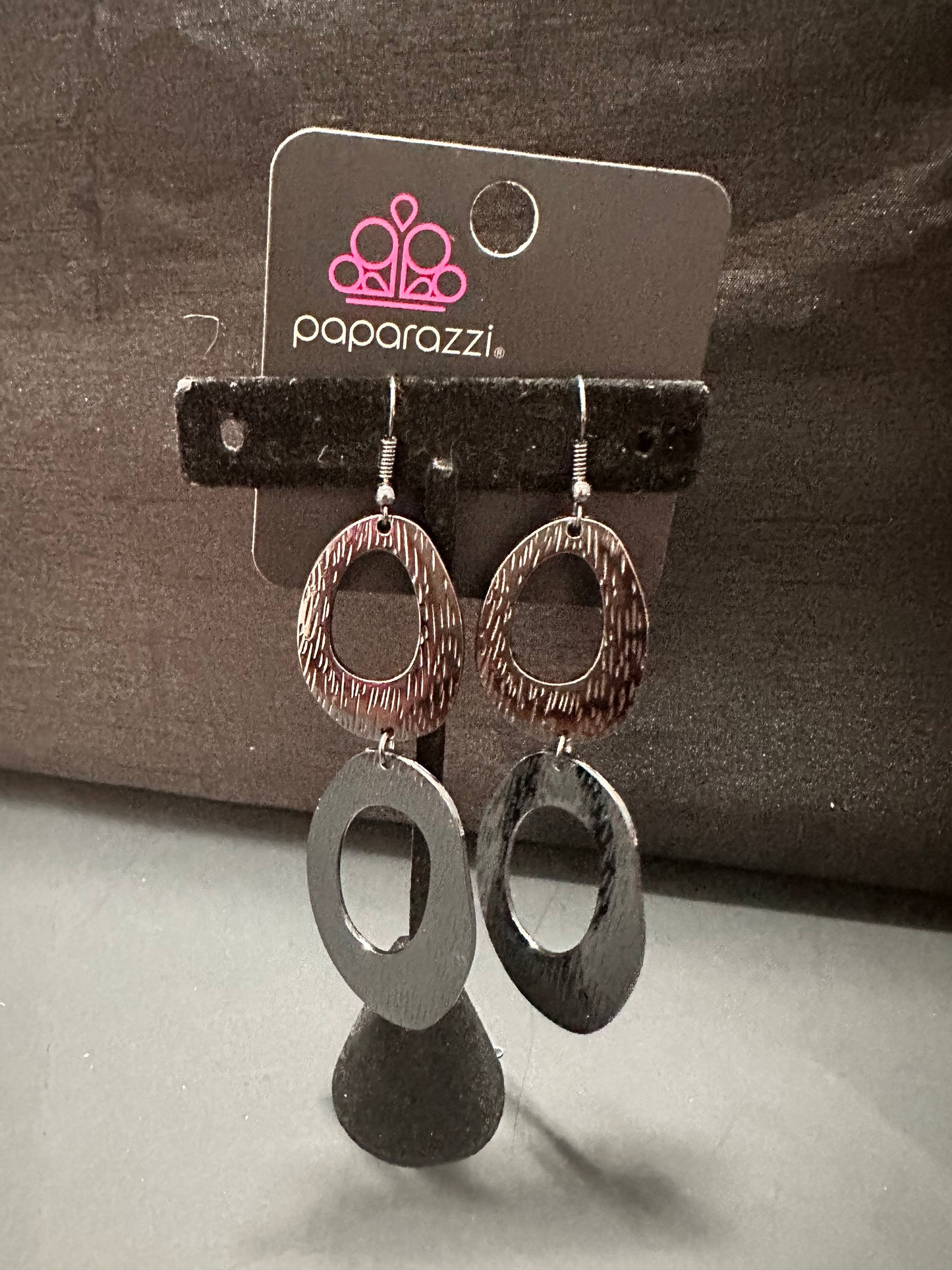 Ive Sheen it all - Black Earrings